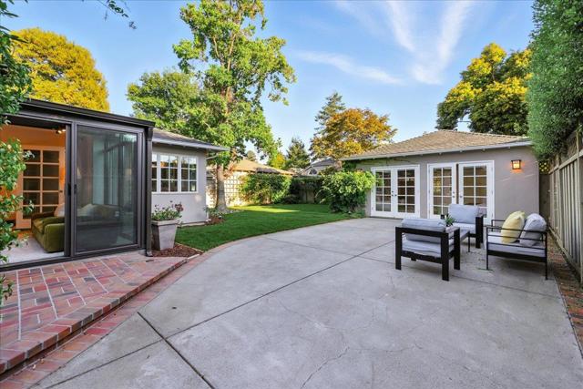 162 Del Monte Avenue, Los Altos CA: https://media.crmls.org/mediaz/f639be4f-5154-4eed-8c69-cdcfa4b5d698.jpg