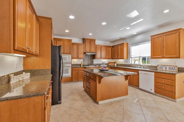 202 W Fauna Avenue, Mountain House CA: https://media.crmls.org/mediaz/f639d584-f5ef-45b3-9742-a04660c25b90.jpg