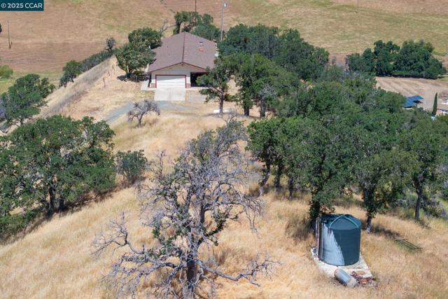 16700 Marsh Creek Rd, Clayton CA: https://media.crmls.org/mediaz/f63a1492-ee4c-4fec-bcaf-4a778106aa4b.jpg