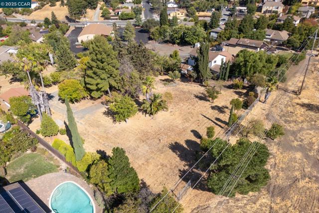 1051 Tilley Cir, Concord CA: https://media.crmls.org/mediaz/f63a2c8f-36b5-4a8b-808e-24f9ca39a7c1.jpg