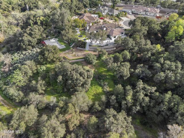 911 Vivian Circle, Newbury Park CA: https://media.crmls.org/mediaz/f63a5e87-6463-4daf-9eb9-da518f619d67.jpg