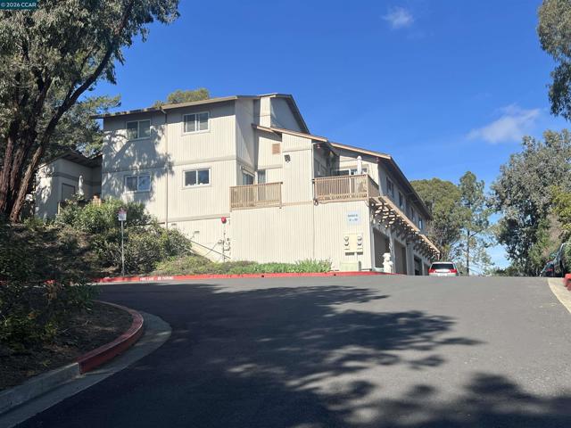 199 Mariner Dr, Vallejo CA: https://media.crmls.org/mediaz/f63a6e04-7e08-47ee-88d0-0583a2126cc2.jpg