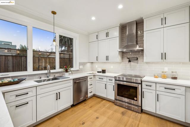 2312 Eighth St, Berkeley CA: https://media.crmls.org/mediaz/f63a8985-c38a-456f-b9d6-4b7f3eb9a64a.jpg