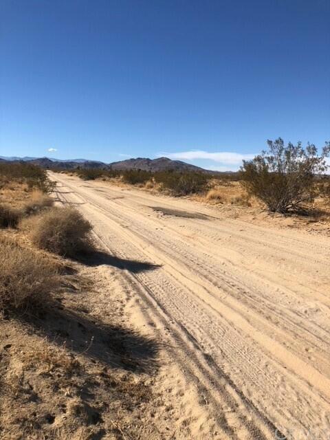 5320 Arizona Avenue, Joshua Tree CA: https://media.crmls.org/mediaz/f63ab75a-69ab-469d-b6c1-997ba5c54fcd.jpg