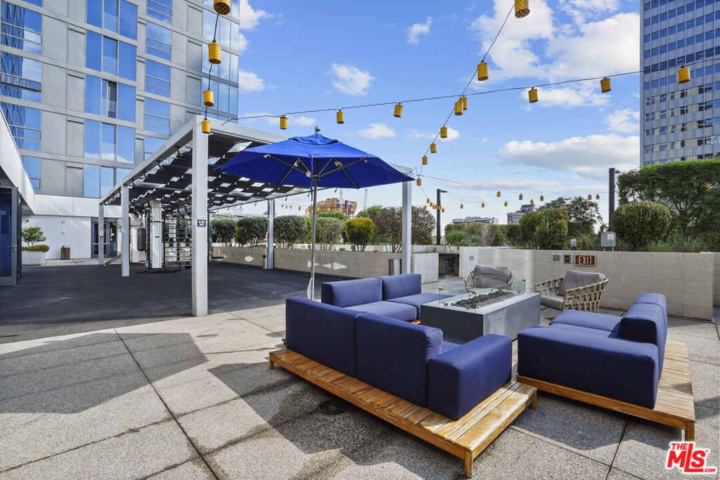 https://media.crmls.org/mediaz/f63c42f9-1fc6-4b4f-9e9c-c1e58ba12fcd.jpg?preset=X-Large