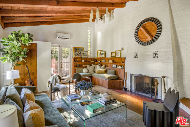 8027 Willow Glen Road, Los Angeles CA: https://media.crmls.org/mediaz/f63cc79d-33fc-4221-bf27-fd91d6afa9e4.jpg