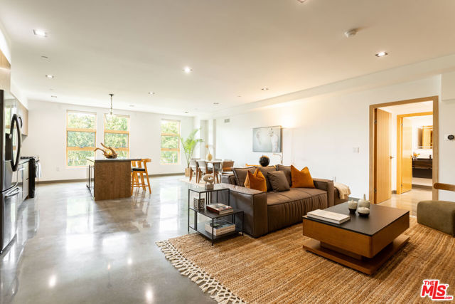 547 N Sweetzer Avenue, West Hollywood CA: https://media.crmls.org/mediaz/f63cec79-7a51-48ca-8a76-25a91585e784.jpg