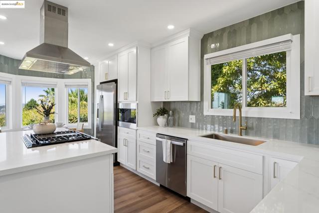 744 Coventry Road, Kensington CA: https://media.crmls.org/mediaz/f63d20fb-3a9e-460e-9f4b-b7f15fae1cce.jpg