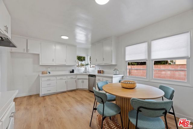 4222 Corinth Avenue, Los Angeles CA: https://media.crmls.org/mediaz/f63db7c1-53f8-418d-b58b-76e0fe13957a.jpg