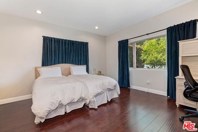 1524 Reeves Street, Los Angeles CA: https://media.crmls.org/mediaz/f63e1504-c206-45d7-8c14-b85a9cabfed7.jpg