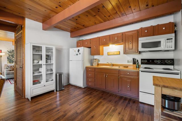 54370 Valley, Idyllwild CA: https://media.crmls.org/mediaz/f63e1f78-dd05-4366-b6b2-7fdced8944de.jpg