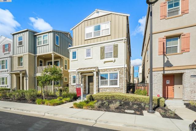 7213 Calistoga Ln, Dublin CA: https://media.crmls.org/mediaz/f63ee3a5-6b8b-41cb-85f7-ad14de8ccd12.jpg