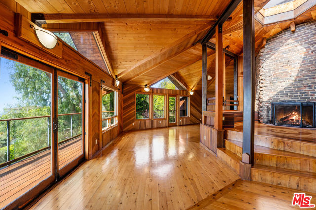 440 Mariposa Drive, Ventura CA: https://media.crmls.org/mediaz/f63f3501-e251-47fa-8ce6-ceb1fc6cc39d.jpg