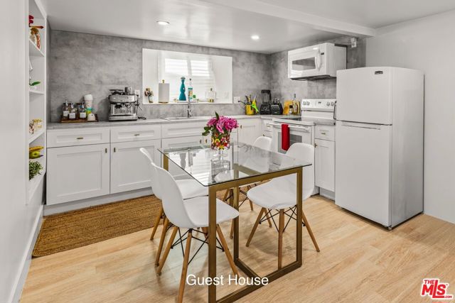 4017 Michigan Avenue, Los Angeles CA: https://media.crmls.org/mediaz/f63ffb5e-f717-4057-9f58-b7f240c4bb90.jpg