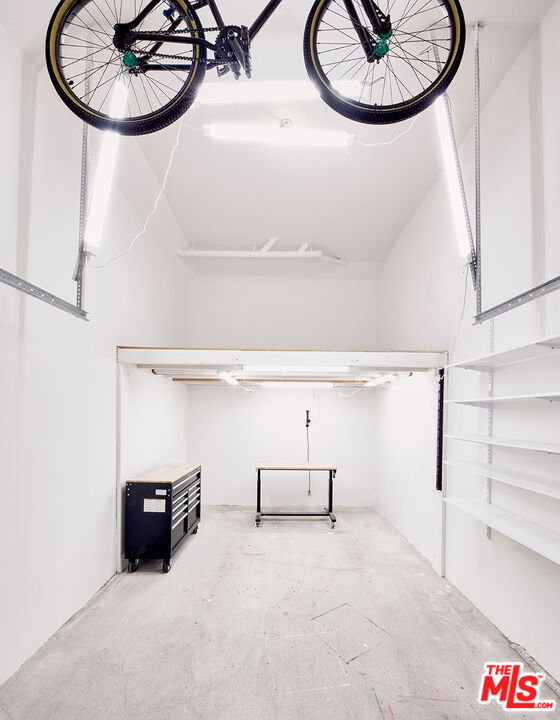 701 Museum Drive, Los Angeles CA: https://media.crmls.org/mediaz/f6403369-3daf-4f77-b961-8b06317bdcc4.jpg