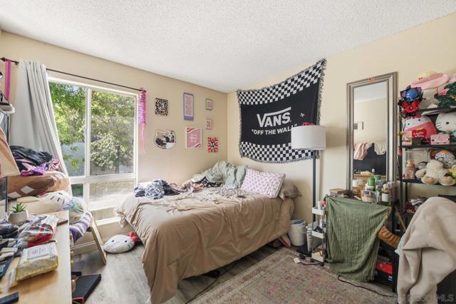 2566 White Oak Pl, Escondido CA: https://media.crmls.org/mediaz/f641704f-e477-4e5f-ac62-d31f6424bdea.jpg