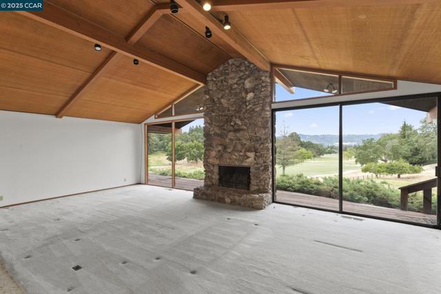 47 Bella Vista Ct, Diablo CA: https://media.crmls.org/mediaz/f641bf3a-7777-4bd9-8891-5f008368a12c.jpg