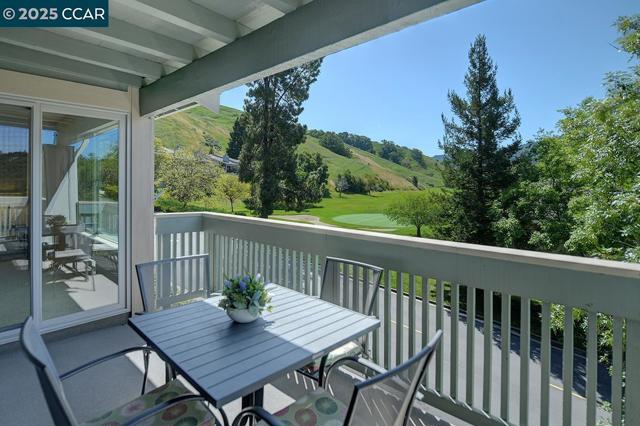 2638 Saklan Indian Dr, Walnut Creek CA: https://media.crmls.org/mediaz/f64219bd-b8ee-4da3-82cb-c255a4013a80.jpg