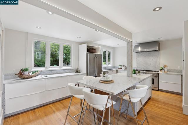 91 Tunnel Rd, Berkeley CA: https://media.crmls.org/mediaz/f6422c5d-08e9-4af3-bc99-5ab753108ec6.jpg