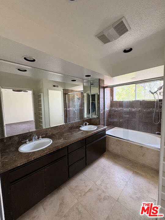 24715 Calle Largo, Calabasas CA: https://media.crmls.org/mediaz/f6426781-f882-42d0-a294-1c0de1afde93.jpg