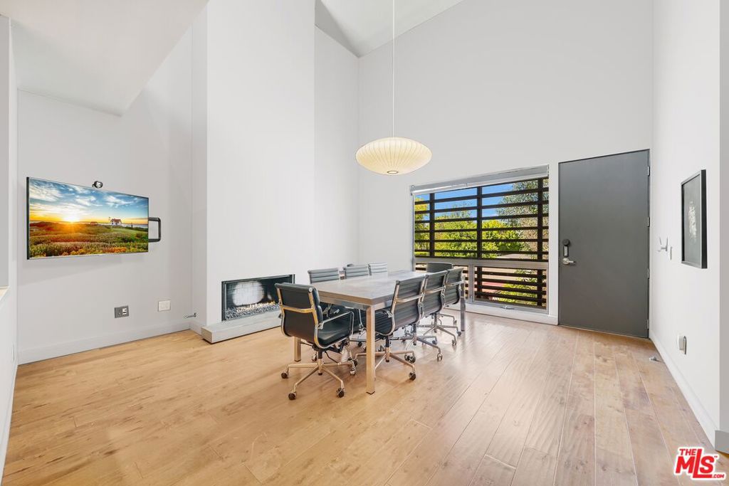 4705 Whitsett Avenue 203, Studio City, CA 91604
