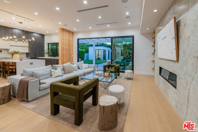 4532 Calhoun Avenue, Sherman Oaks CA: https://media.crmls.org/mediaz/f6434320-ef51-4a4f-9627-0017873719a4.jpg