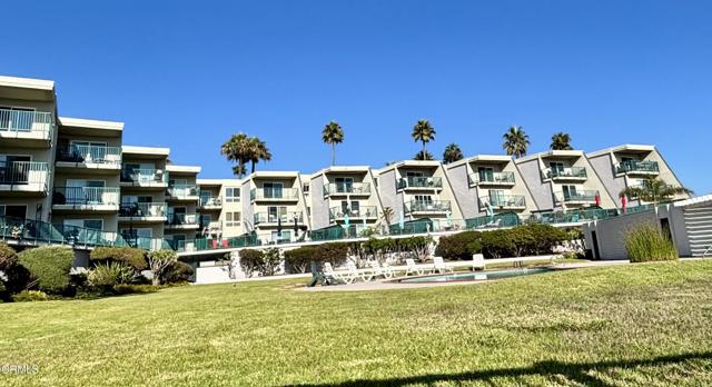 2901 Peninsula Road, Oxnard CA: https://media.crmls.org/mediaz/f643d15c-7af7-410f-a902-82df781343a0.jpg