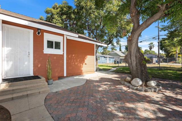 159 W 5th Ave, Escondido CA: https://media.crmls.org/mediaz/f6440836-c7ad-4150-bb00-380c168d0883.jpg