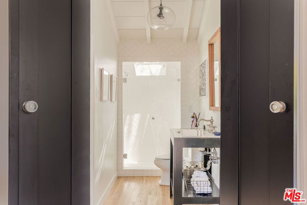 https://media.crmls.org/mediaz/f6443c48-0bed-48d9-b190-9d903aee6d92.jpg?preset=X-Large