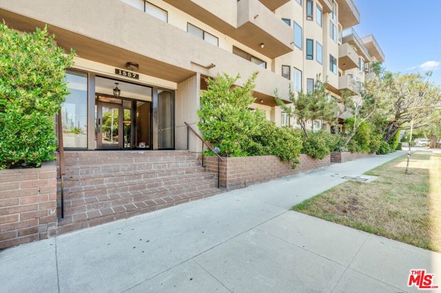 Image 36 of 38 For 1557 Beverly Glen Boulevard 203