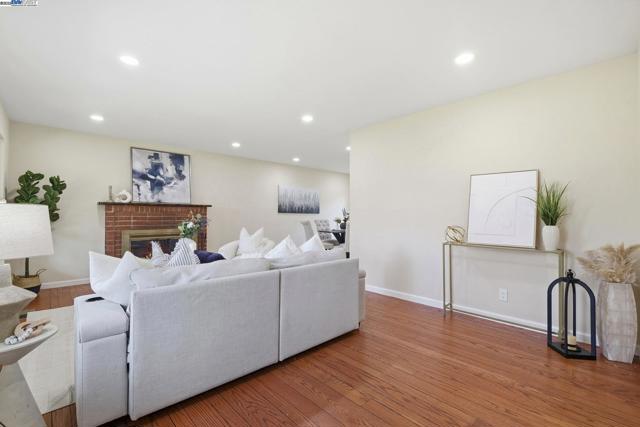 42293 Camino Santa Barbara, Fremont CA: https://media.crmls.org/mediaz/f6448f54-df96-4290-a9e5-fda4db686892.jpg