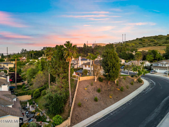 13101 Thomasville Court, Moorpark CA: https://media.crmls.org/mediaz/f644d5e5-05bf-4b5d-963a-290c584eea7e.jpg
