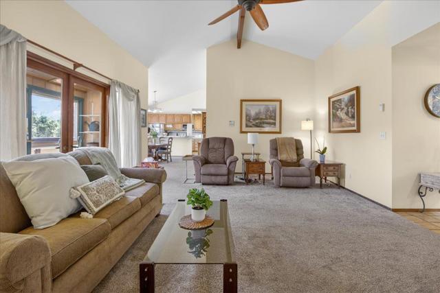 1222 Via Del Sol Road, Salinas CA: https://media.crmls.org/mediaz/f6451a3a-1b4c-44fa-9a93-658f8f732aad.jpg