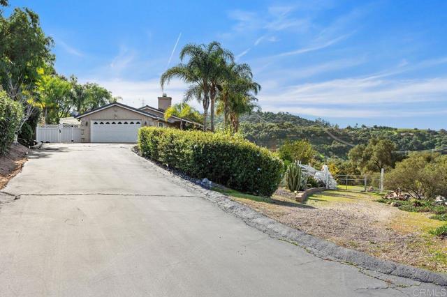 Detail Gallery Image 3 of 49 For 11106 Calgary Way, Valley Center,  CA 92082 - 3 Beds | 2 Baths