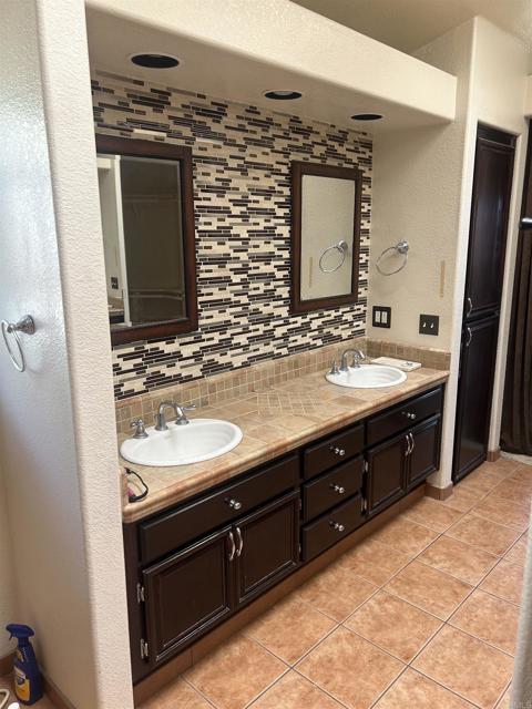 402 Calle Corazon, Oceanside CA: https://media.crmls.org/mediaz/f645ce66-ef24-4f17-a60a-2a45911b5554.jpg