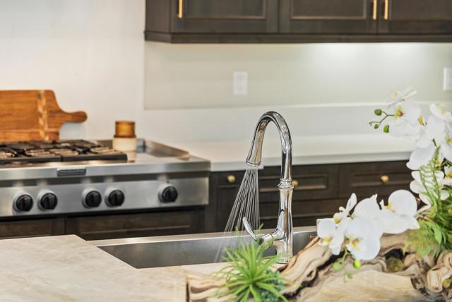 4706 Chase Ct, Carlsbad CA: https://media.crmls.org/mediaz/f6470c39-8b68-4e9c-b6e5-5df5b8f7f9cd.jpg