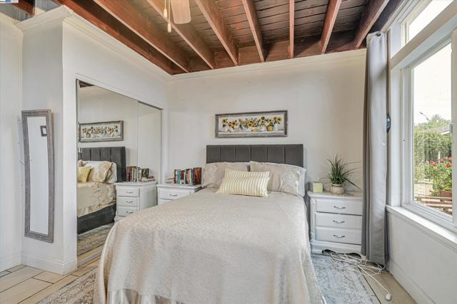 Image 33 of 55 For 370 Appian Way