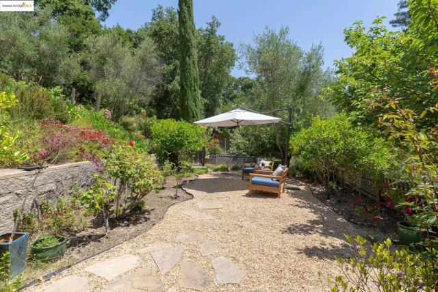 151 La Espiral, Orinda CA: https://media.crmls.org/mediaz/f647b8f9-1c2c-4a35-8fbc-852caf37293c.jpg