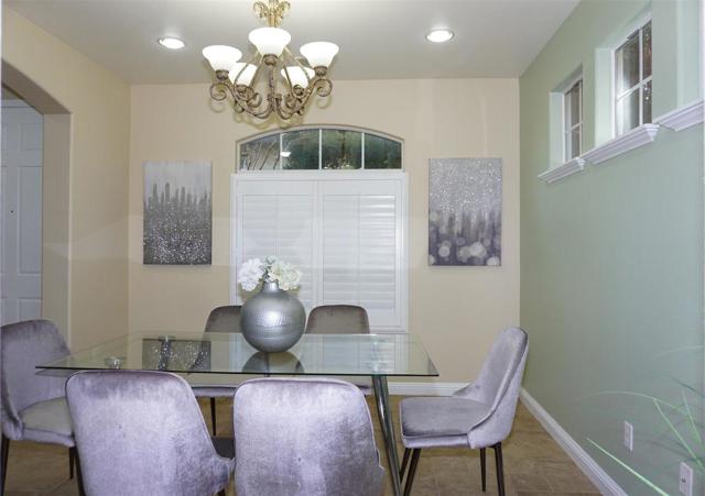 7950 English Oak Circle, Gilroy CA: https://media.crmls.org/mediaz/f647befd-4947-44a6-af6c-8780fec1dcb2.jpg