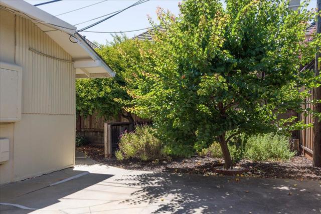 1118 Lafayette Street, San Mateo CA: https://media.crmls.org/mediaz/f6487d58-4750-4bd7-bd8a-95fa38adf346.jpg