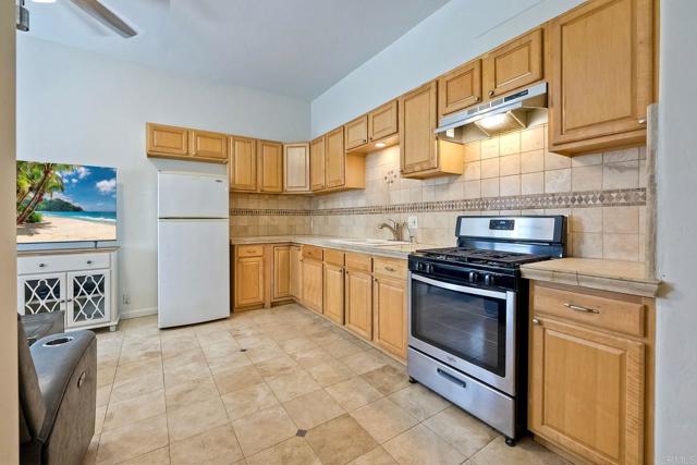 Detail Gallery Image 12 of 41 For 343 Hill Dr, Vista,  CA 92083 - 3 Beds | 2 Baths