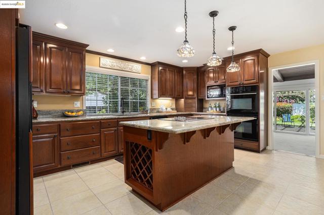 3031 Barmouth Dr, Antioch CA: https://media.crmls.org/mediaz/f64979d4-57f6-4f9c-b1e0-58c4ccc2f63b.jpg