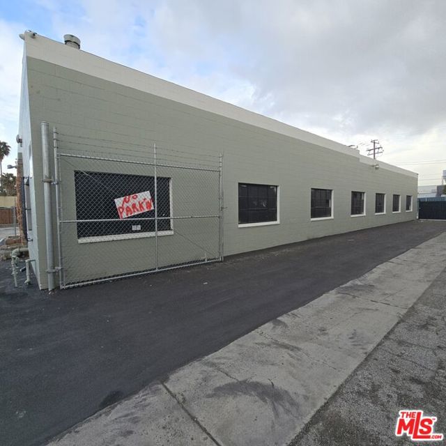 Image 14 of 22 For 455 Alondra Boulevard