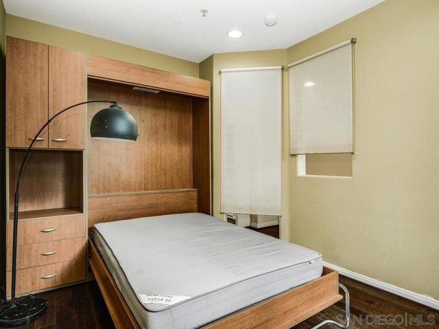 8732 Esplanade Park Lane, San Diego CA: https://media.crmls.org/mediaz/f649b564-4098-47af-9e8b-00442703332d.jpg