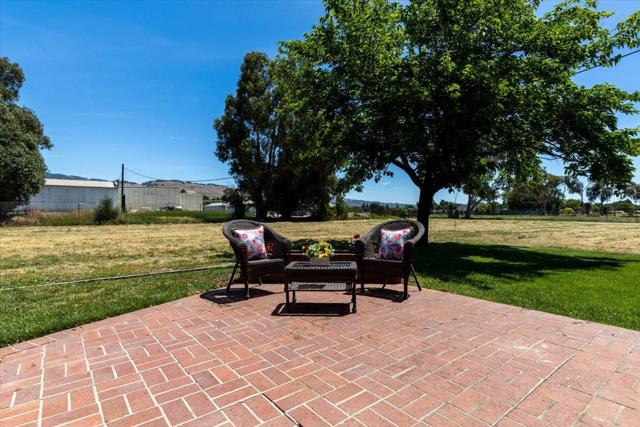 11370 Center Avenue, Gilroy CA: https://media.crmls.org/mediaz/f649cf84-8193-4267-a96c-b2999c7f4775.jpg