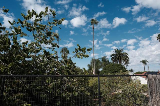 2345 Alta Vista Dr, Vista CA: https://media.crmls.org/mediaz/f64a403e-976f-4d58-ba97-c979b53481ab.jpg