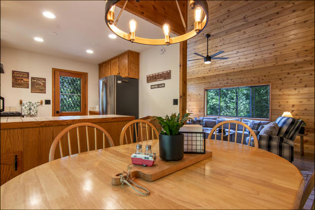 24561 Lakeview Drive, Idyllwild CA: https://media.crmls.org/mediaz/f64a9938-9bd4-4d05-8582-0e78b8074f09.jpg