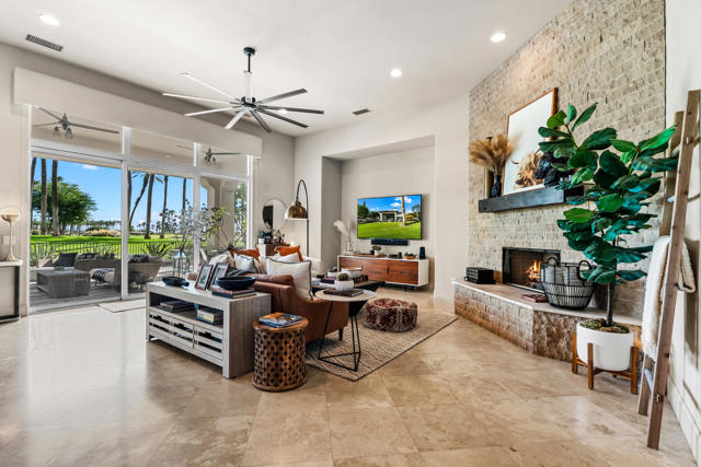 56738 Palms Dr Drive, La Quinta CA: https://media.crmls.org/mediaz/f64af0c8-0697-410d-9a4c-a146f93e3abf.jpg