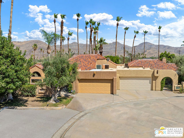 2910 Cervantes Court, Palm Springs CA: https://media.crmls.org/mediaz/f64b784f-fba7-4926-9537-36964395176d.jpg