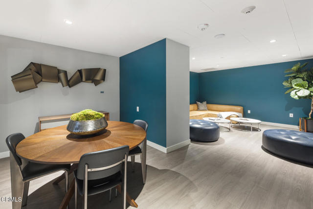 400 S Broadway, Los Angeles CA: https://media.crmls.org/mediaz/f64bec5e-cc51-443d-b674-ace6a8c4b86a.jpg